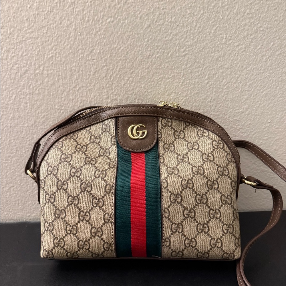 Elegant Designer Crossbody Bag with Signature Stripe
